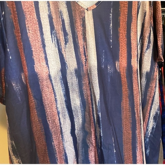 Short Sleeve V-Neck NWOT T-Shirt, Stripe Print - Picture 8 of 9